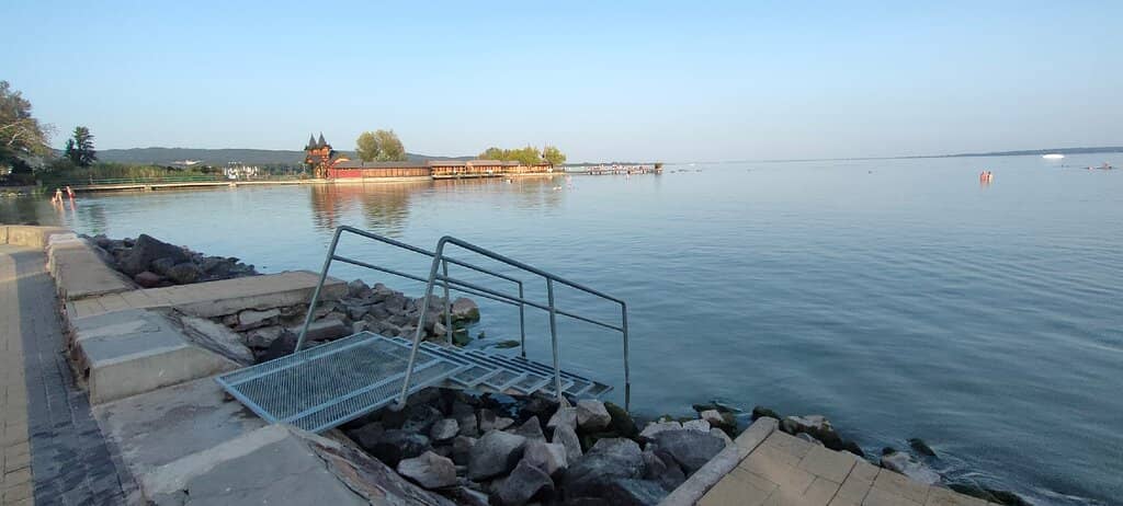 Relaxing Lakeside Ambiance