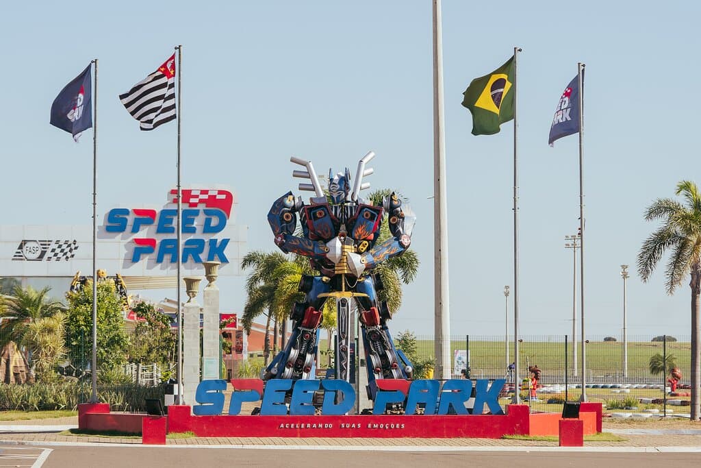 Com aproximadamente 1,3 quilômetros de pista, mais de 40 traçados diferentes, e área superior a 90 mil m2 quadrados, o Speed Park Kartódromo Internacional de Birigui (SP) é um novo templo da velocidade para pilotos profissionais, amadores e entusiastas do kart. Localizado no Km 524 da Rodovia Marechal Rondon (SP 300), é o mais moderno, completo e mais seguro complexo da categoria esportiva na América Latina. Endereço de diversão garantida para toda a família.