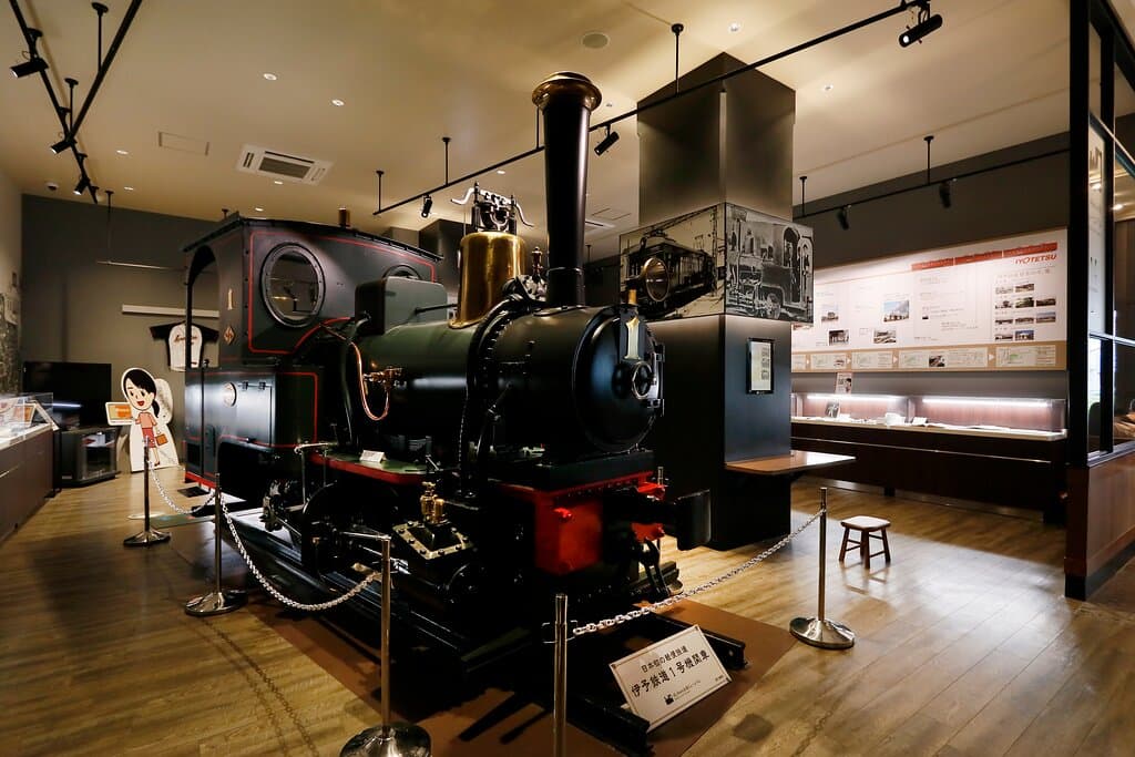 実際に展示されている「坊ちゃん列車」の原寸大レプリカ。