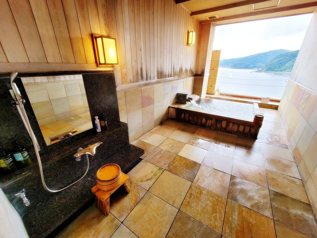 赤沢日帰り温泉館 貸切風呂 亜麻(檜風呂)@23年09月