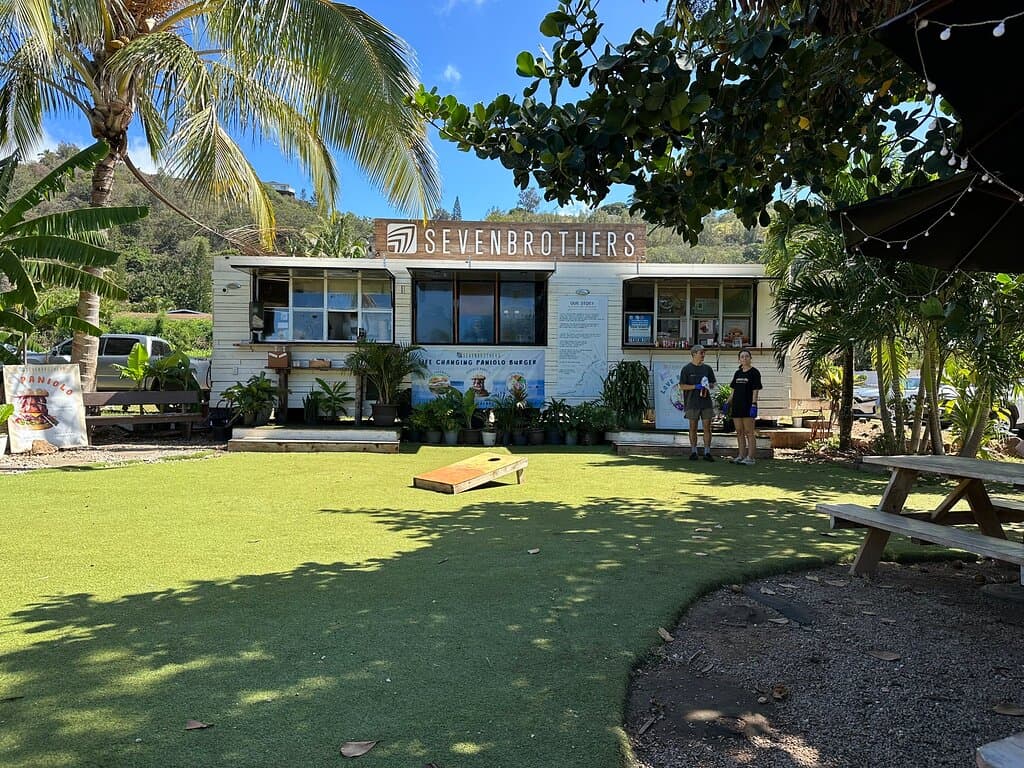 We were met at the window by a very happy and helpful Ellie! She was great. We ordered the Love Bowl, the Max burger and the crazy fries. Food was great and we ended our meal with a conversation with Hannemann - made for a great experience. Thank you!