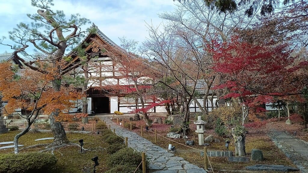 京都嵯峨野嵐山天龍寺の塔中。 鹿王院です。 嵐電嵯峨野線鹿王院下車徒歩5分です。旅行者にもまだ知られていないので静かでゆっくり拝観できます。
