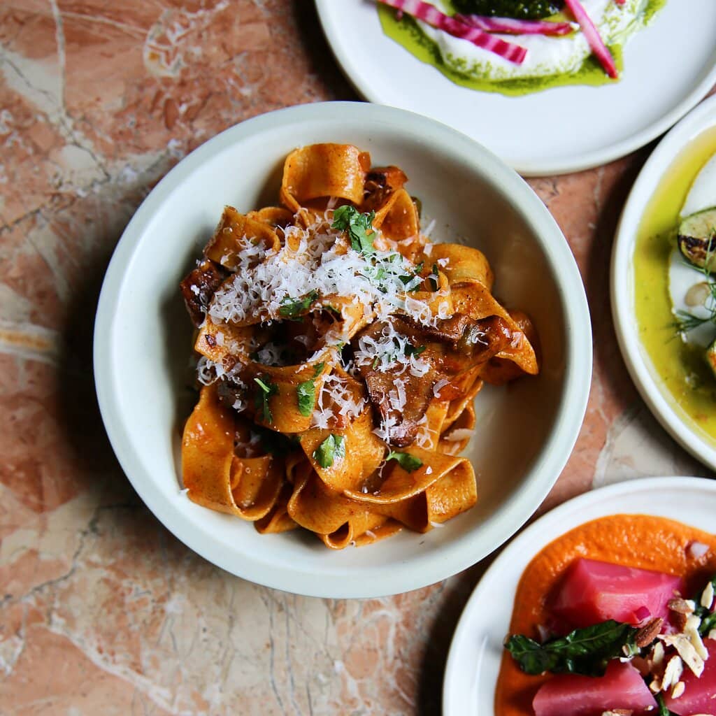 Charming Green Brasserie Ambiance