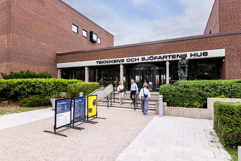 Entrén till Teknikens och sjöfartens hus.