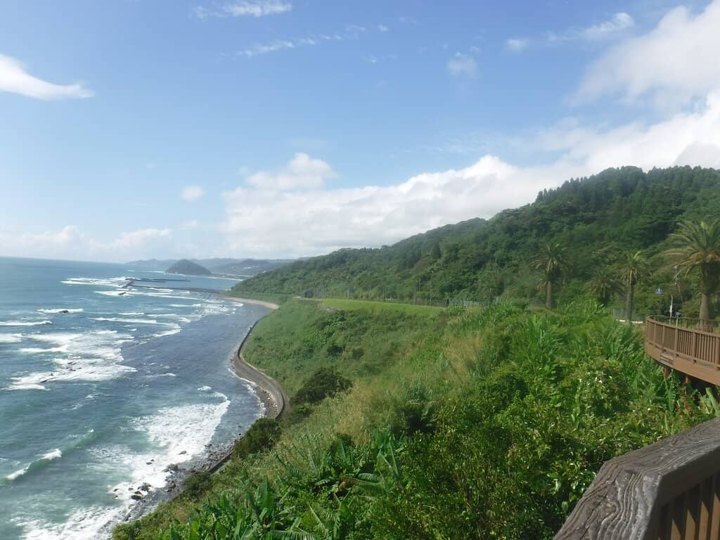 Panoramic Ocean Vistas