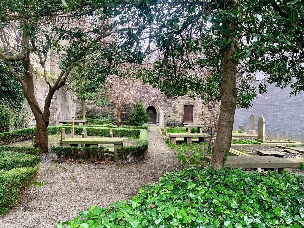 1600's Cemetery......