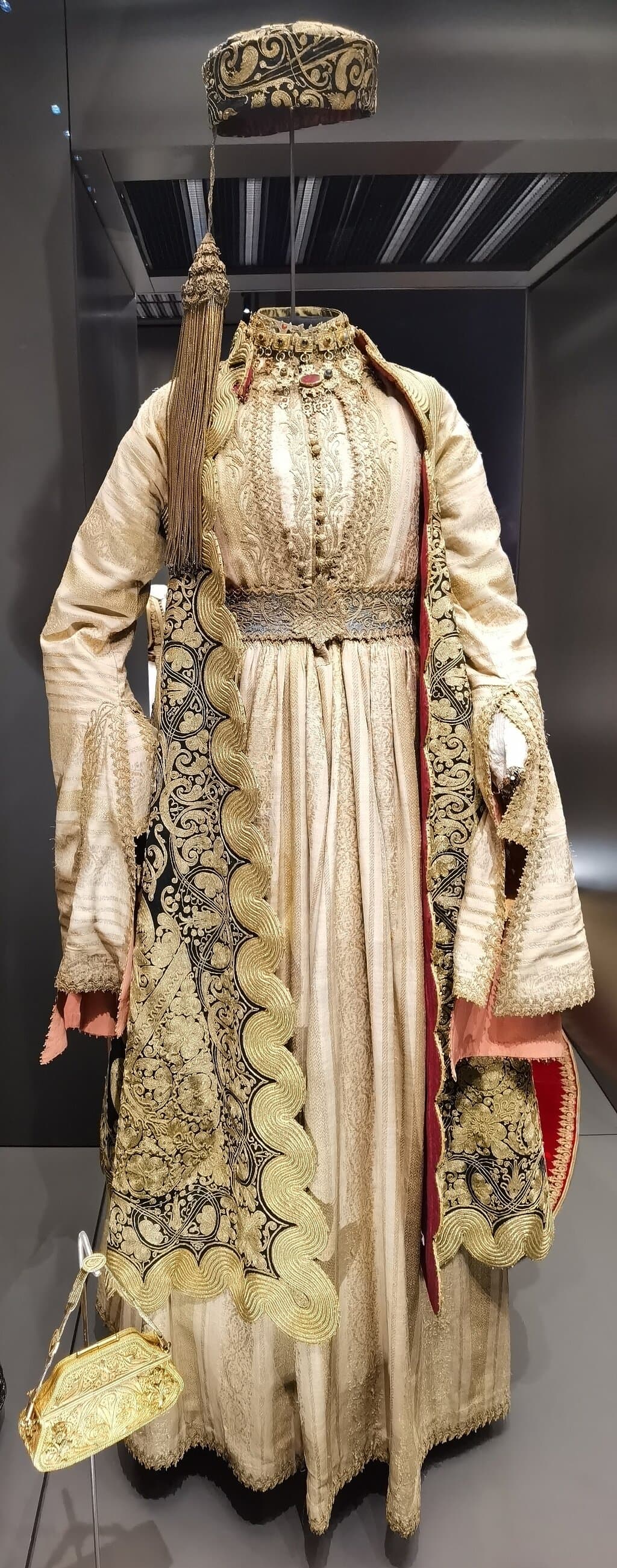 wedding dress of Mesogia, Attica region