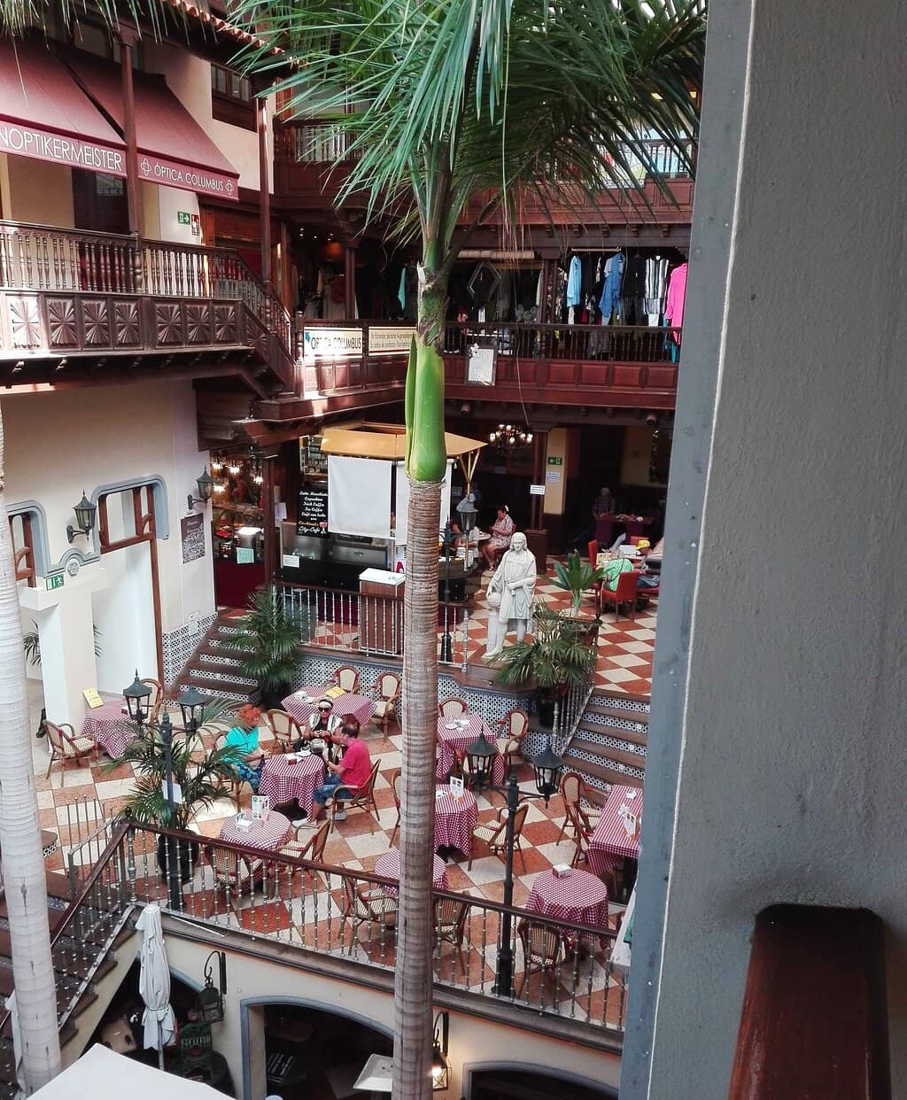 Oceanfront Cafes and Restaurants