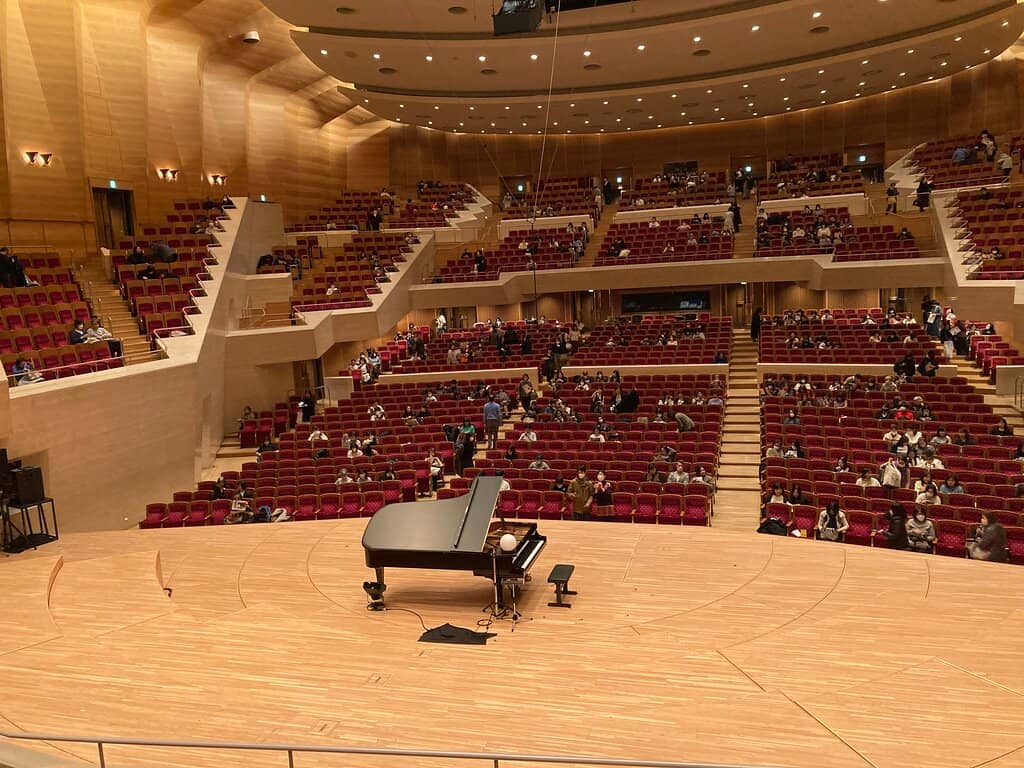 Vineyard-Style Seating