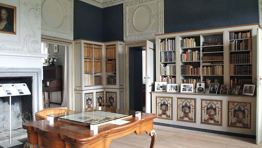 Royal History & Dark Tales