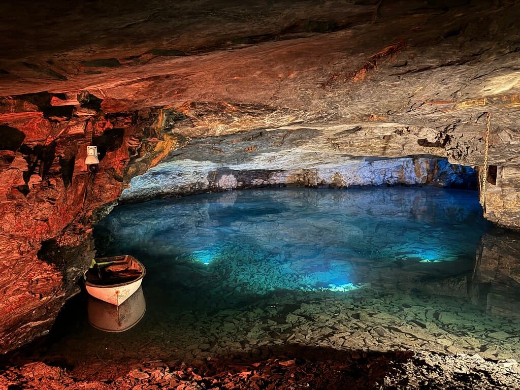 Carnglaze Caverns