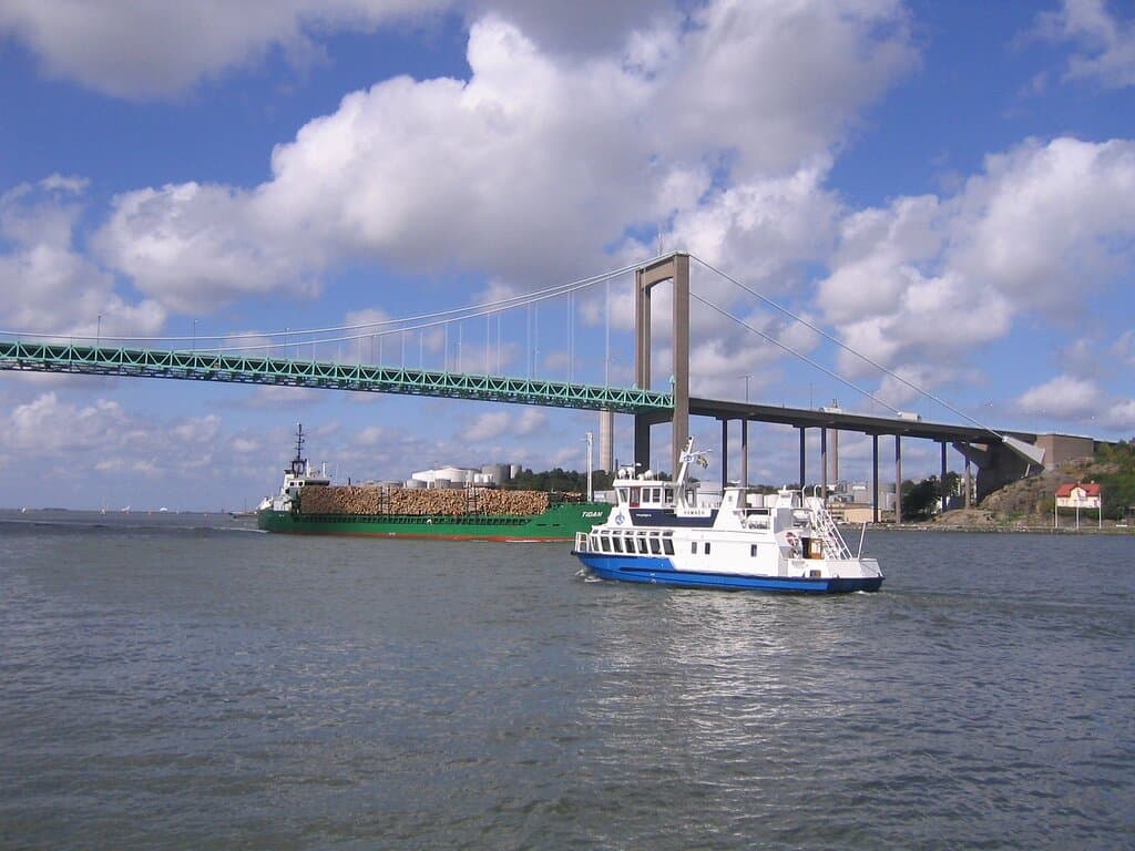 Göteborg (Gothenburg): Älvsborgsbron (Älvsborg Bridge) over the Göta älv, a suspension bridge designed by Sven Olof Asplund (1966)