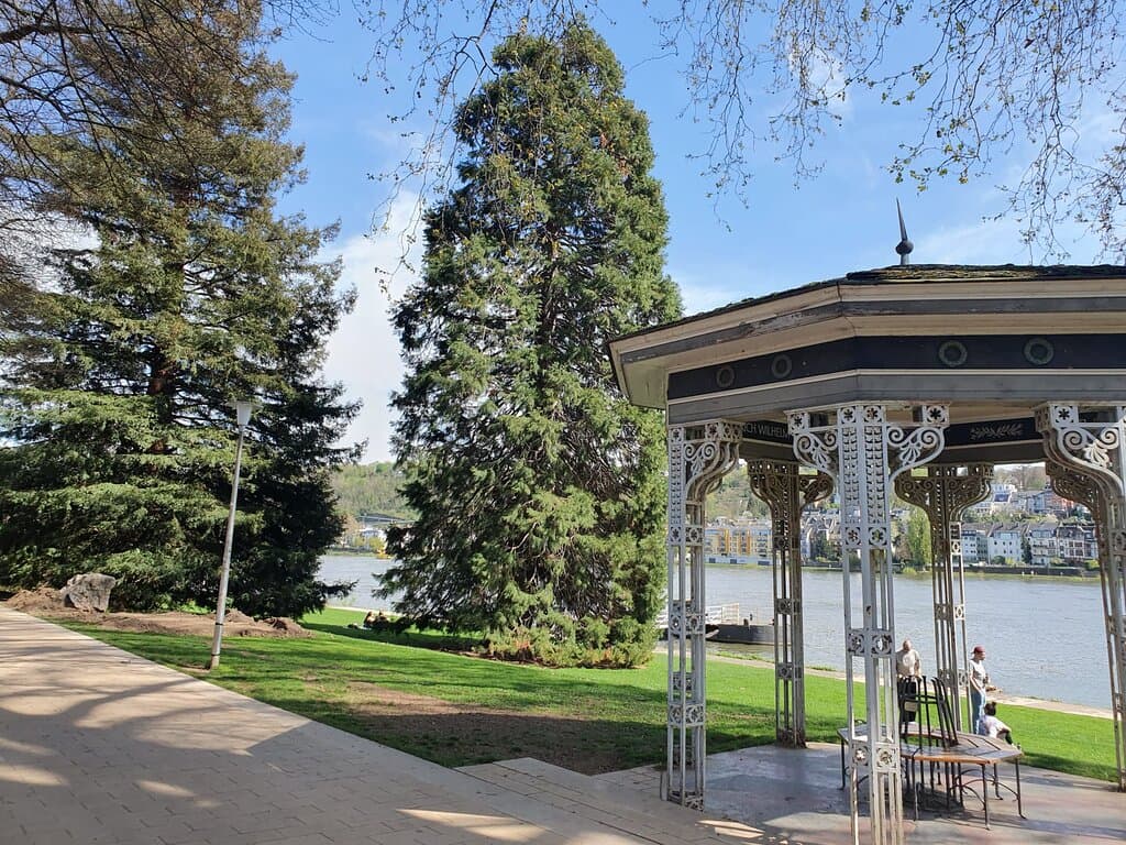 Rheinalagen mit Luisentempel