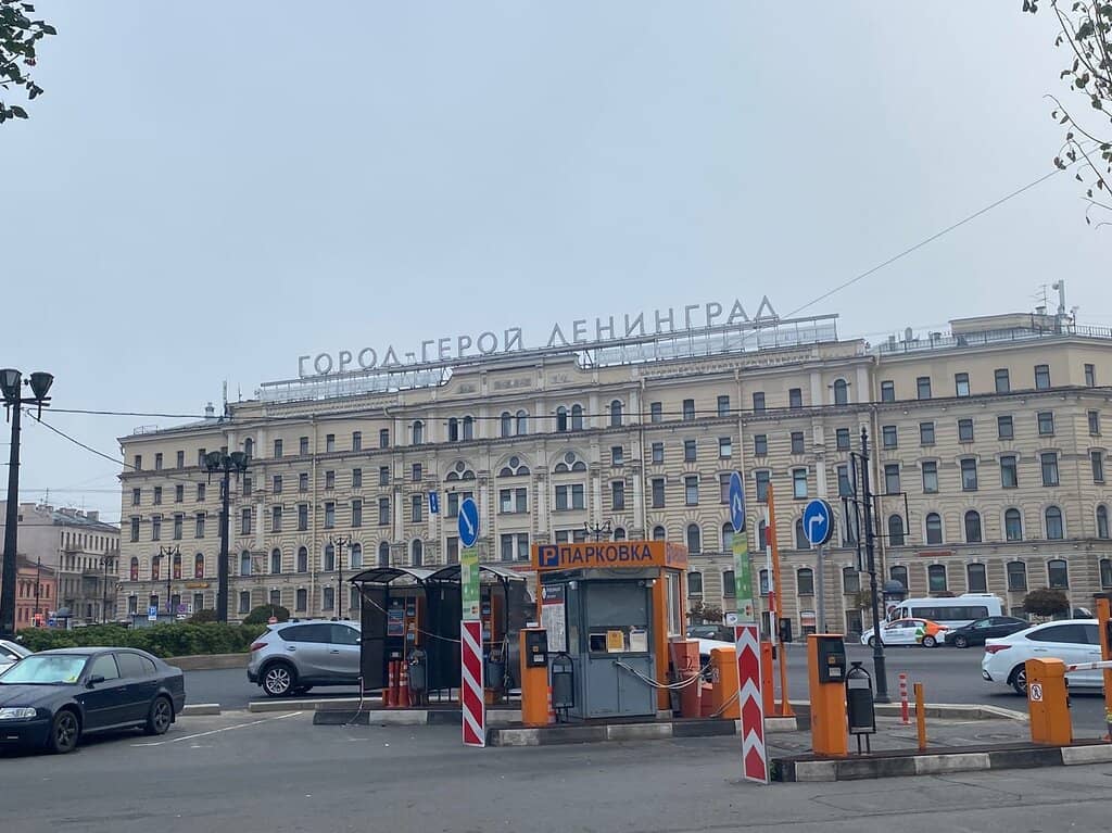 Vosstaniya Square Obelisk