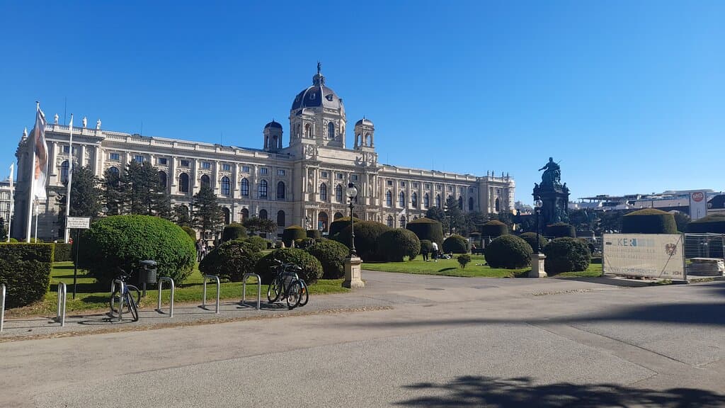 Take a tram ride around the Ringstrasse