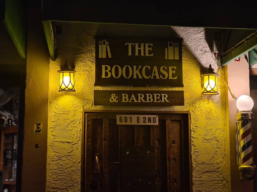 Dark & Cozy Atmosphere