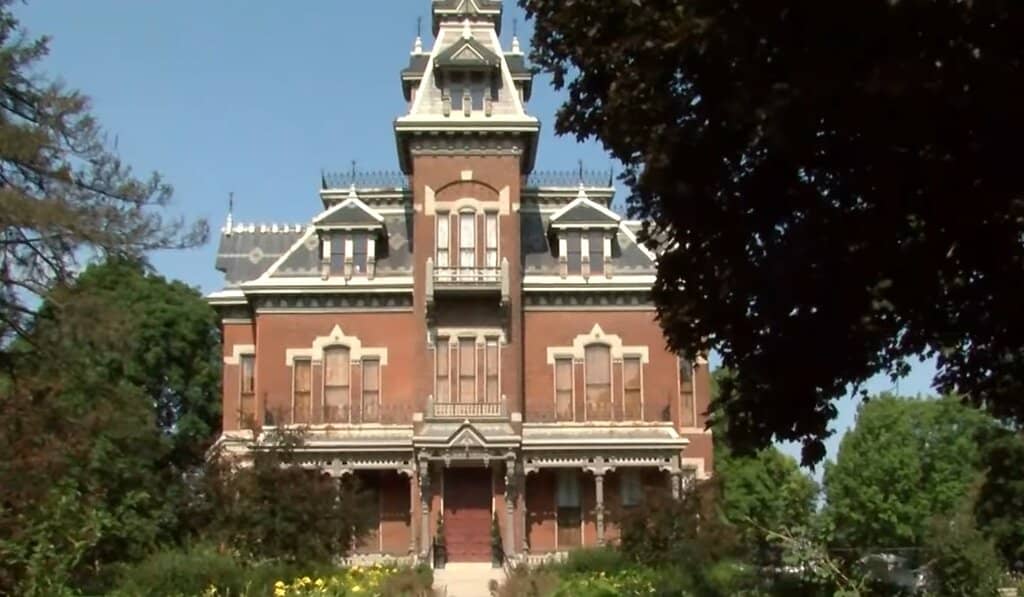 Historic Furnishings & Murals