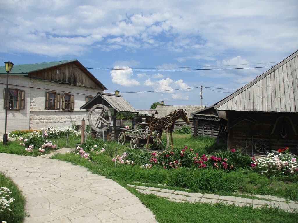 Территория. Вкусная родниковая вода из колодца