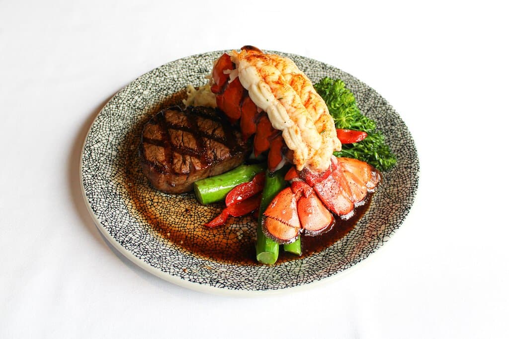 Leo's Seafood Restaurant & Bar