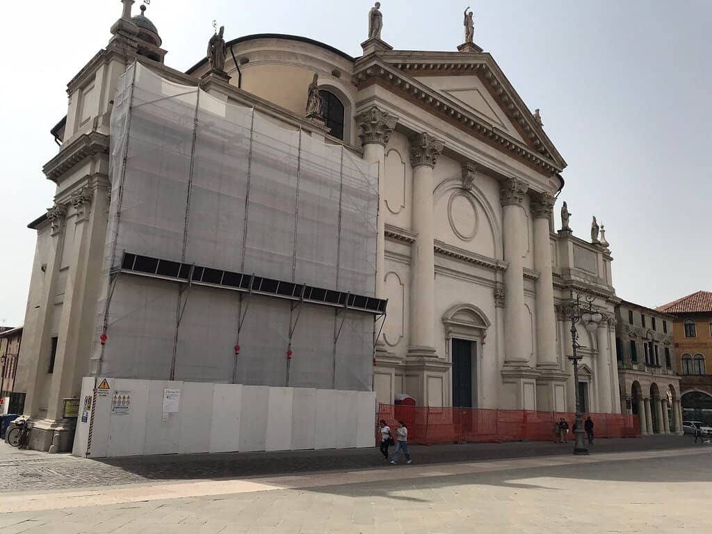 Piazza Libertà Setting