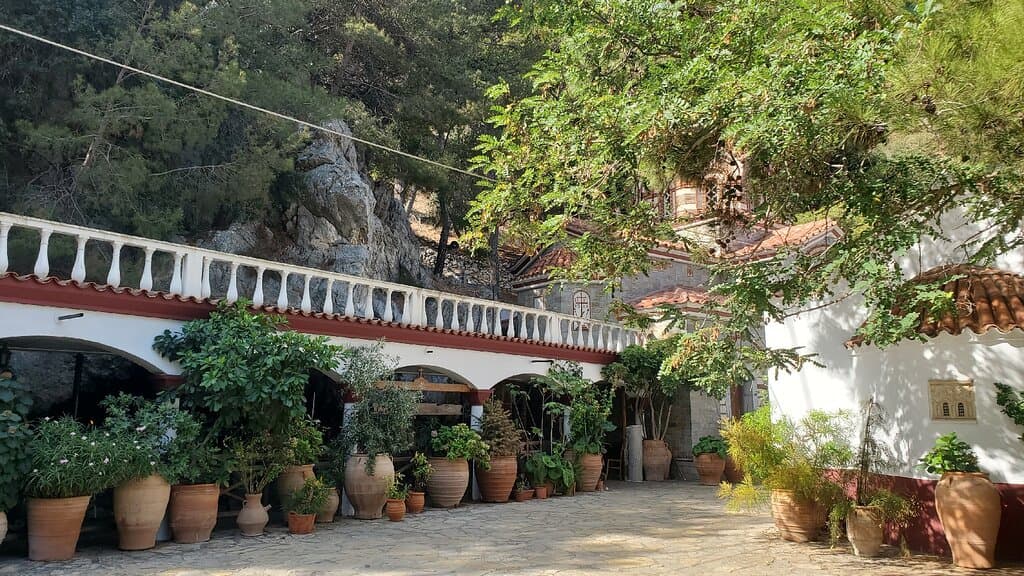Monastère orthodoxe paisible St. Georges Selinari dans l'est de la Crète