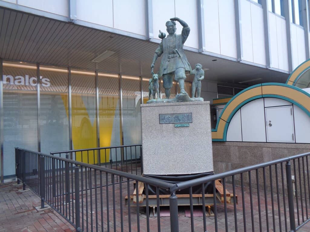Momotaro Statue