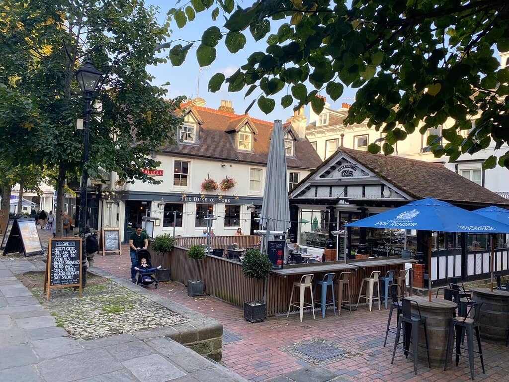 Independent Boutiques & Galleries