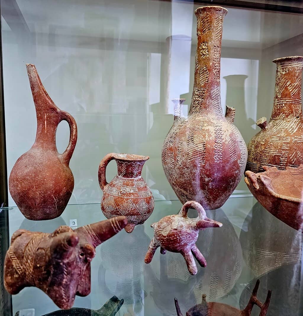 Pomos Idols & Figurines