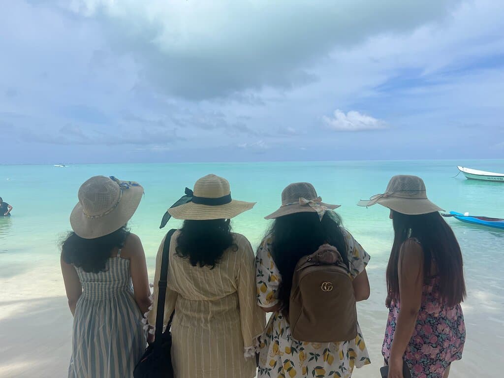 Beach vibes 👒🏖️💫