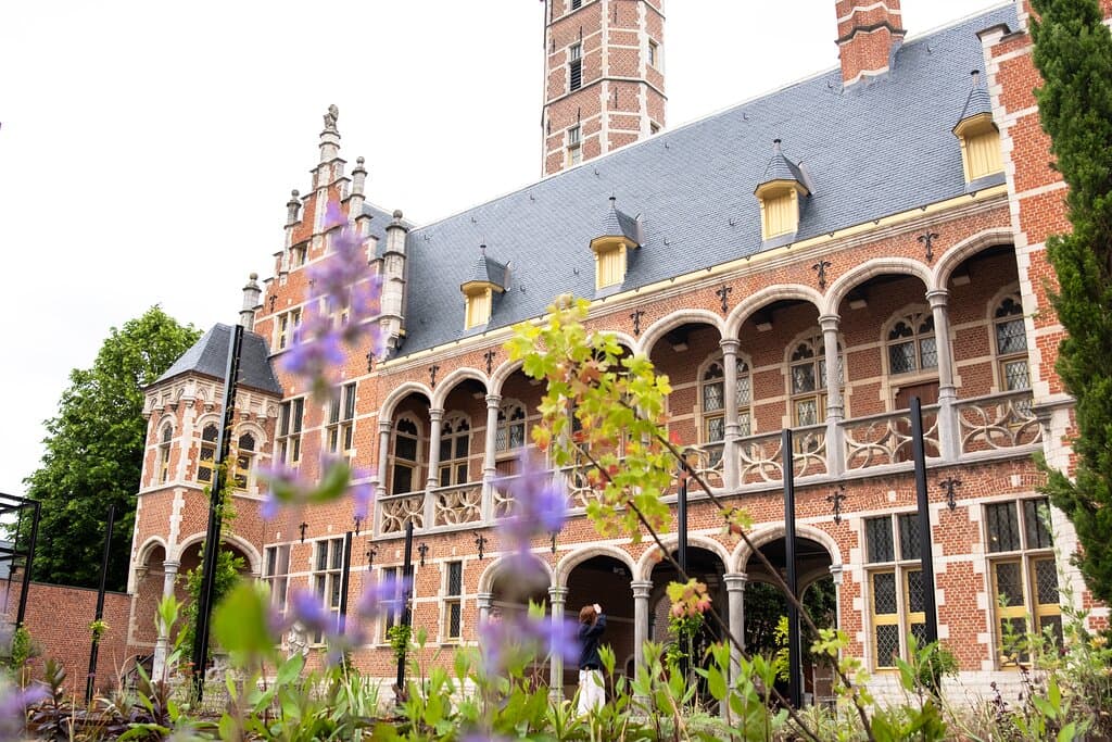 Het renaissance stadspaleis waar museum Hof van Busleyden gevestigd is