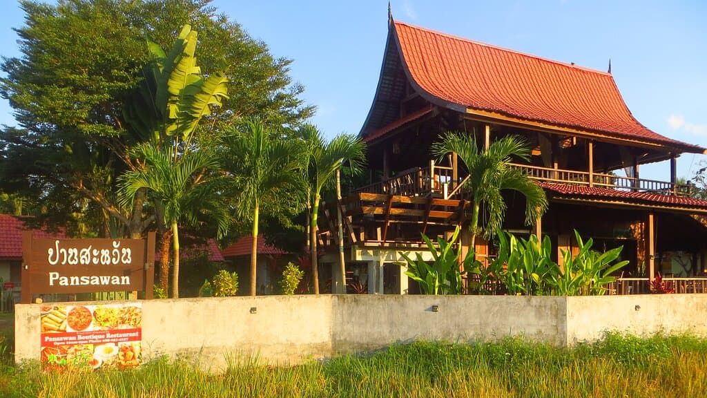 Beautiful clear evening at our open-air restaurant. Hope to see you soon. =)