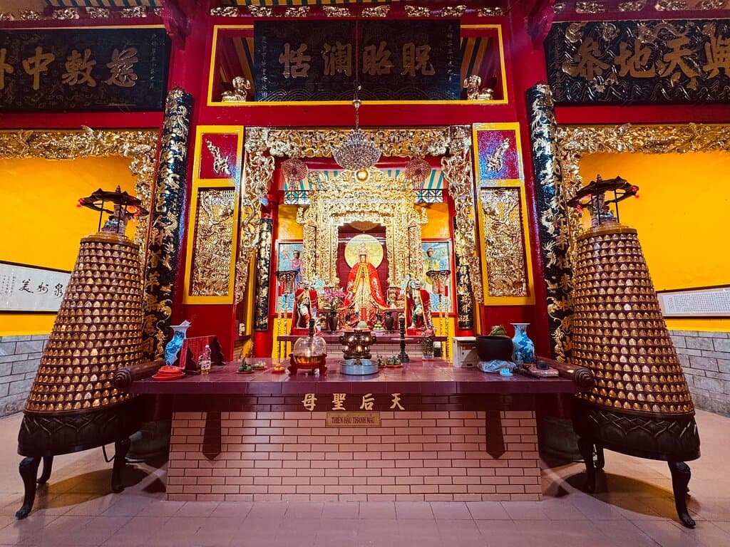 Quan The Am Pagoda & Museum Da Nang