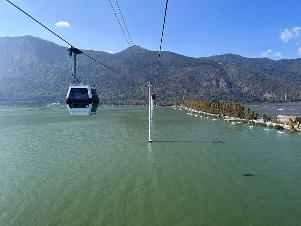 Haigeng Park & Lakeside Stroll