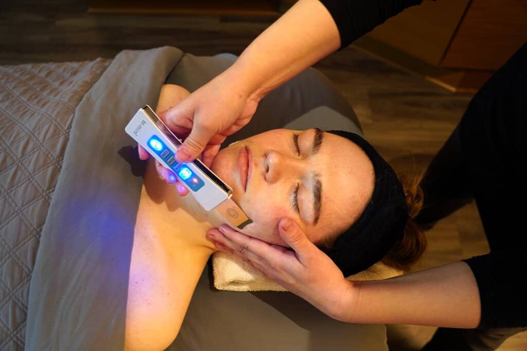 Revitalizing Pro-Age Facial