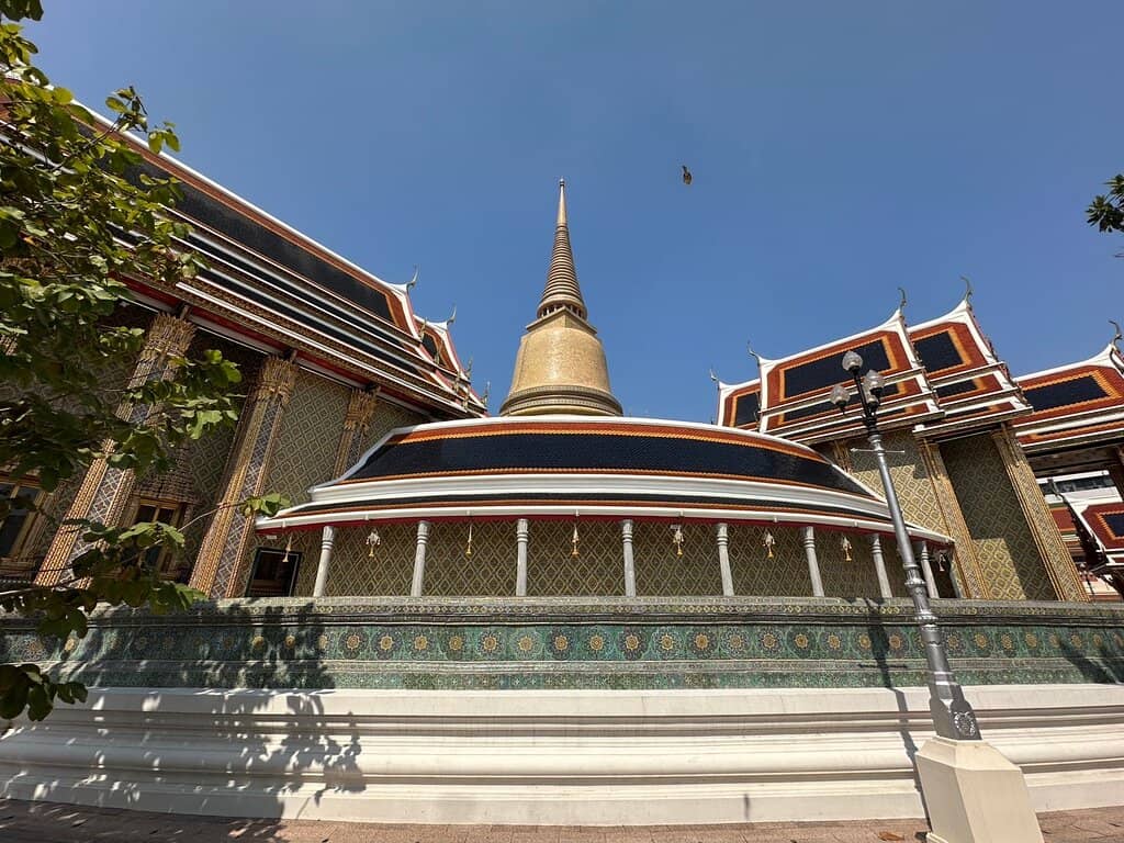 Intricate Gold and Ceramic Details