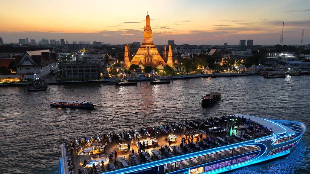 Luxurious Ship Ambiance