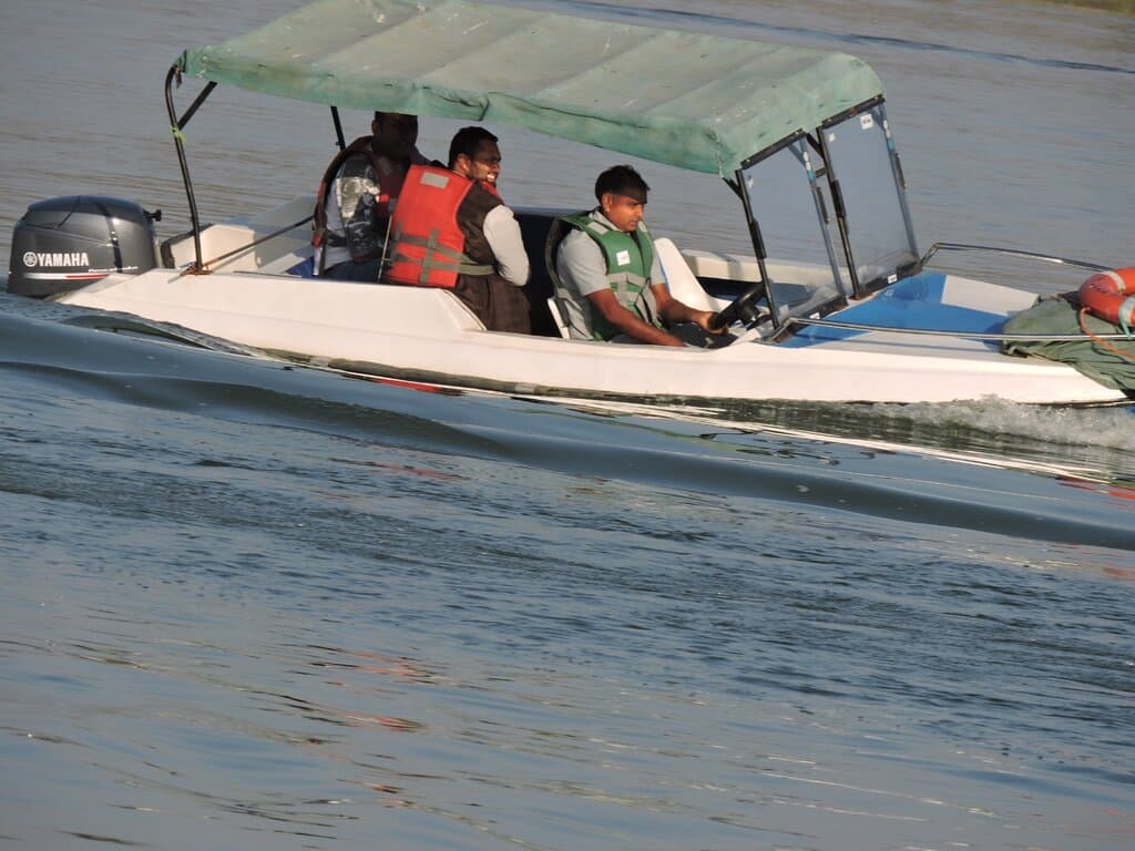 Palighat Crocodile park is situated on the banks of Chambal River which is about 35 Kms away from Ranthambore and takes about an hour to reach Chambal Safari Location (Palighat).