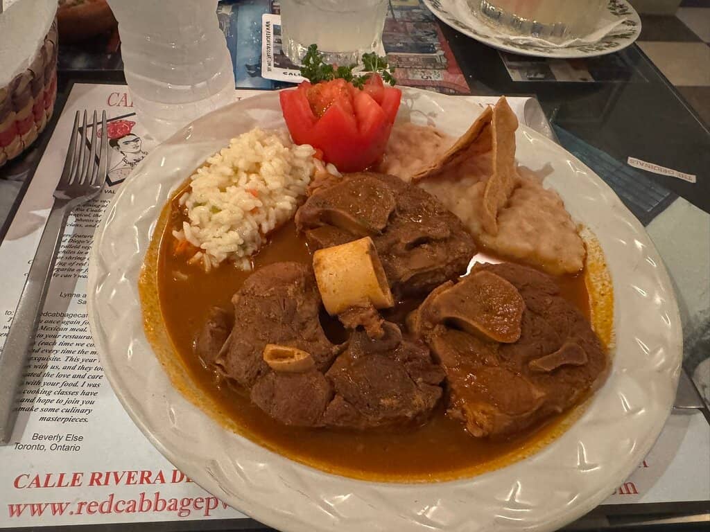 Homely & Artistic Atmosphere