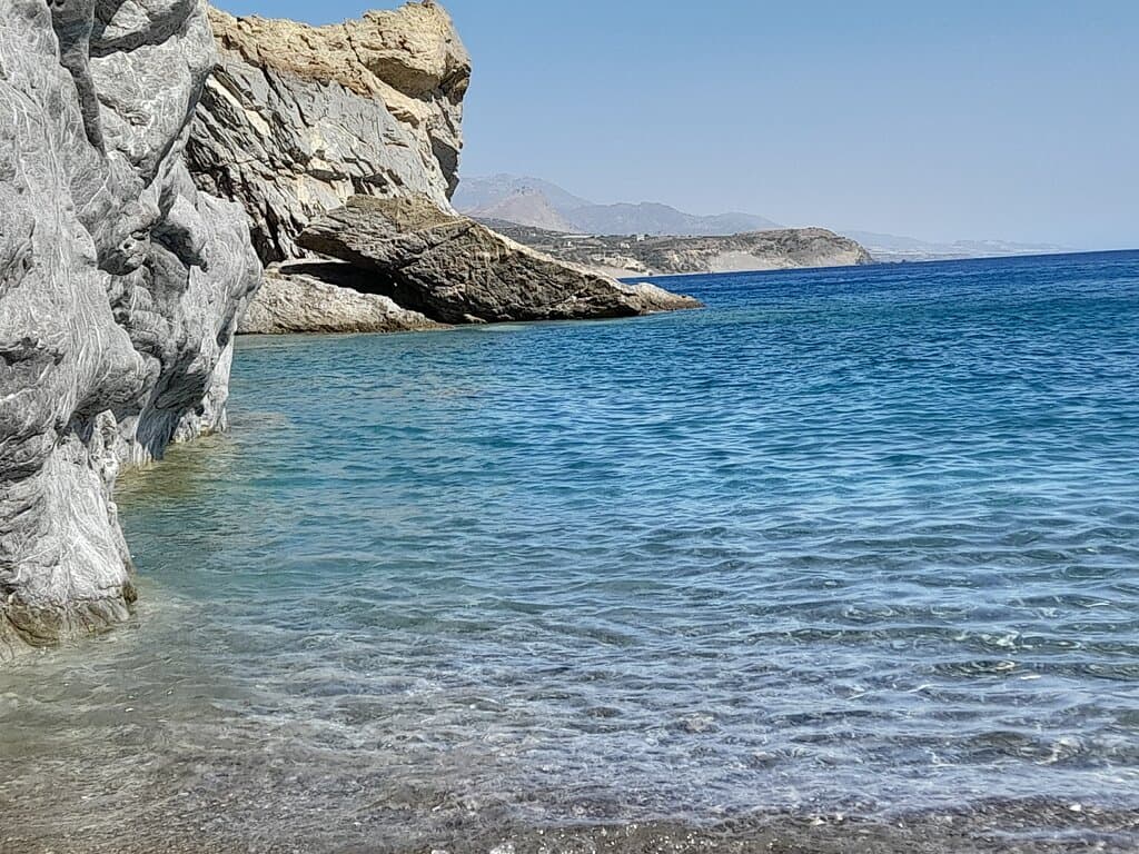 Einige Fotos von der Wanderung ...biss zum Meer Nach dem schwimmen können wir (zum naheliegendem Dörfchen gehen), um kretanisches essen zu geniessen. Taverna ist neben einem Fluss im Grünem.