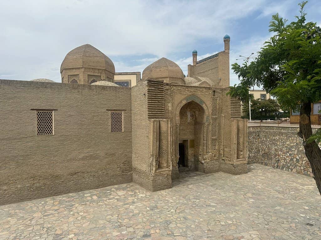 Partly Sunken Architecture