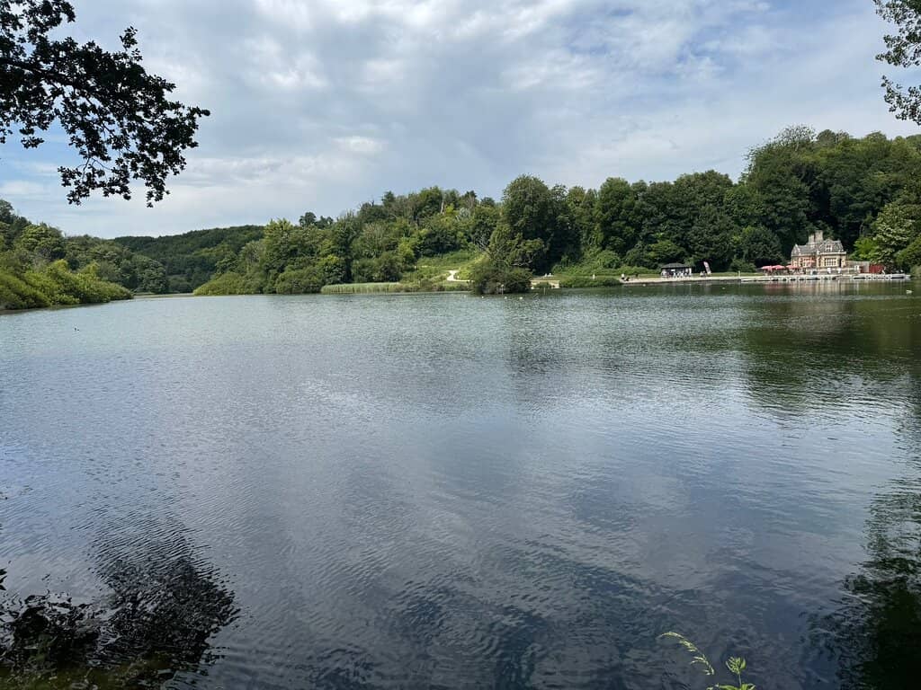 Boat Hire on the Lake
