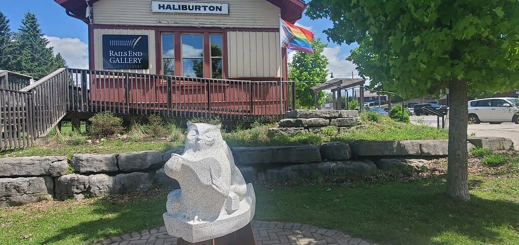 Rails End is one of the proud sponsors of the Downtown Haliburton Sculpture Exhibition. This image is "The Owl and The Pussycat" by George Pratt, an internationally renowned artist who was born and raised in Haliburton County.