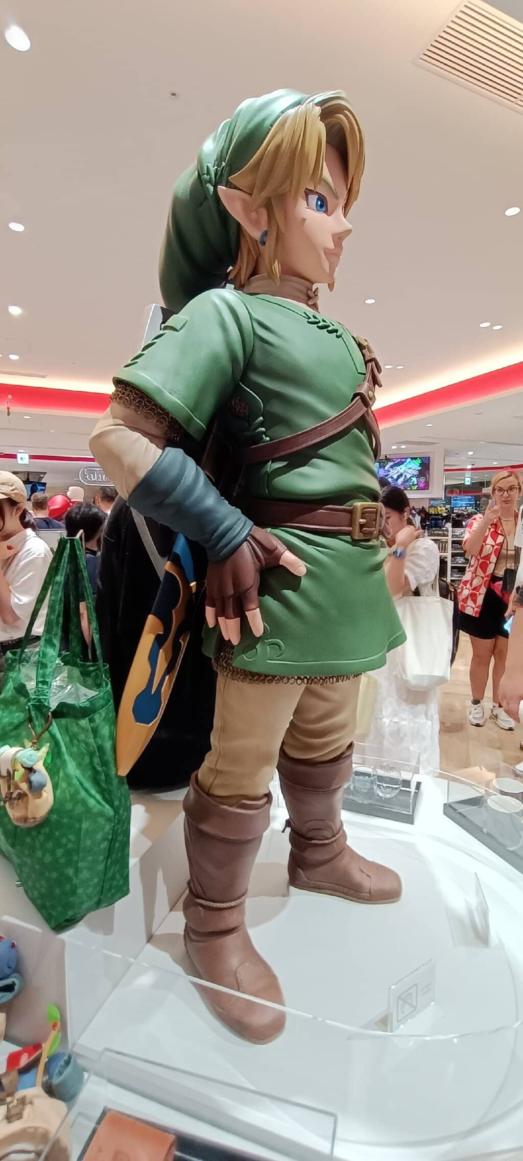 Character Statues & Photo Spots