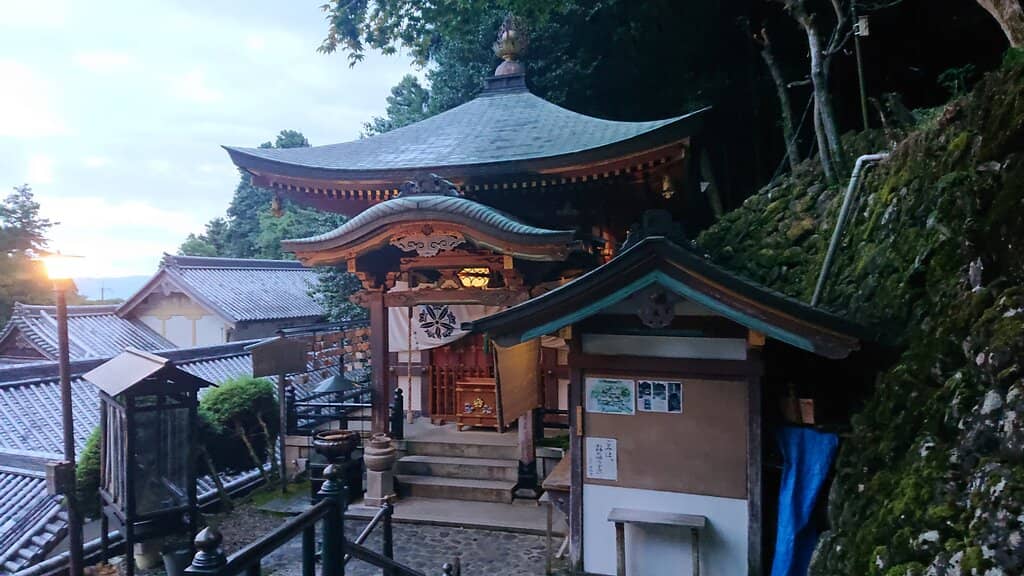 Hozan-ji Temple Grounds