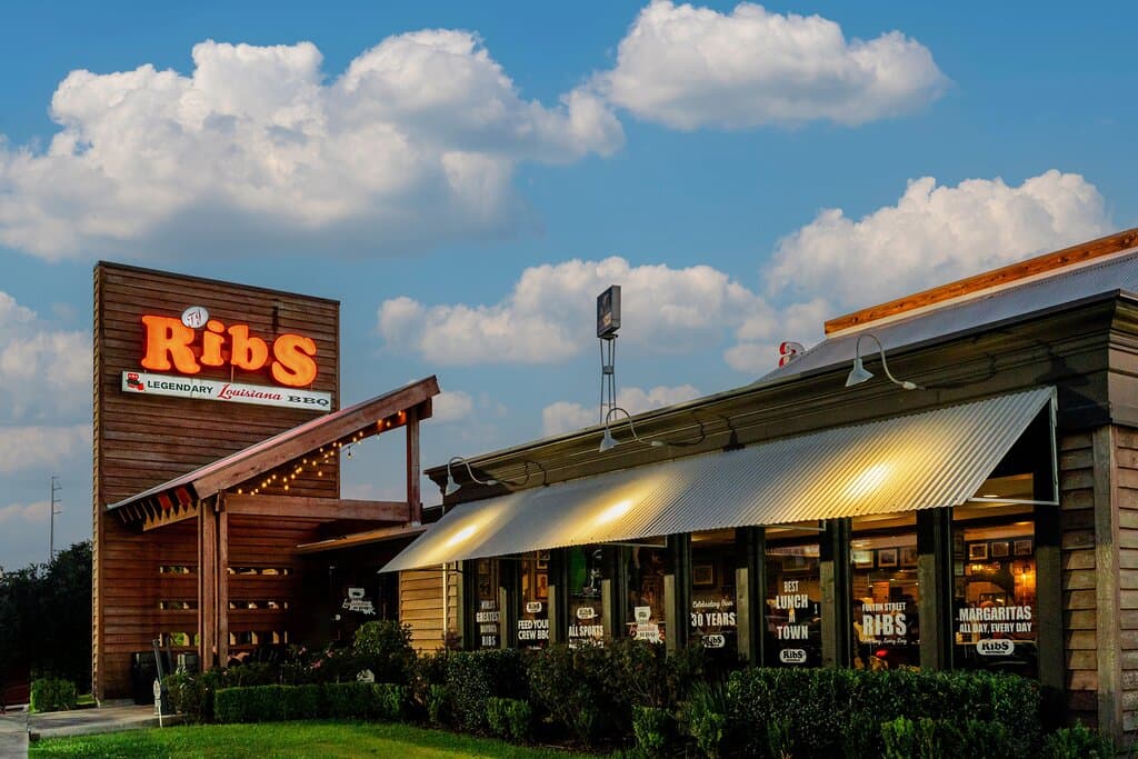 TJ Ribs Building Outside