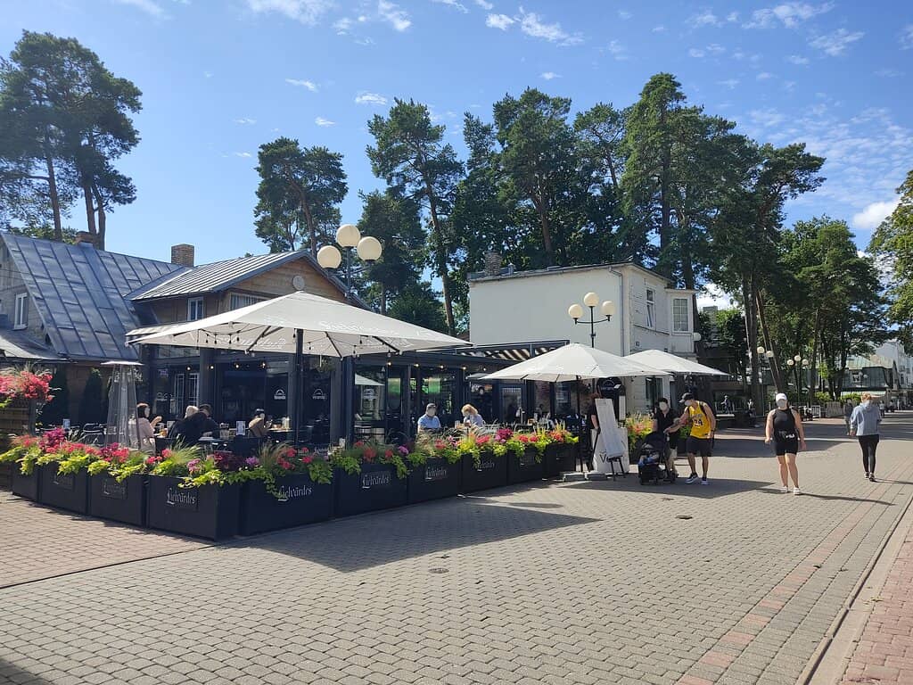 Local Cafes and Restaurants