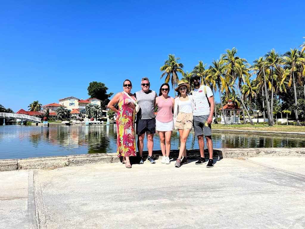 Beatles Bar & Restaurant