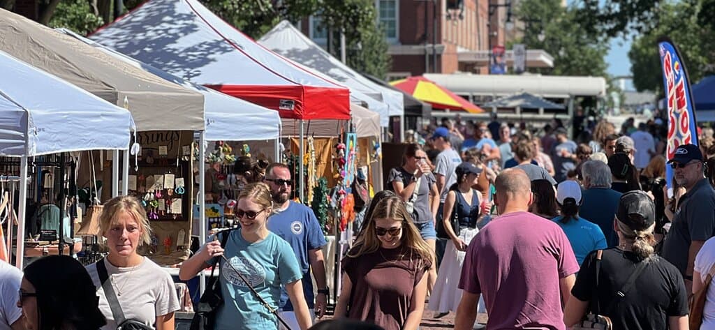 - Convenient Free Parking: Easy access to parking makes your visit stress-free. - Breakfast & Lunch at the Market Whether you’re craving something sweet, savory, or a little of both, our talented food vendors are serving up an unforgettable spread made fresh just for you. - Clean Public Restrooms: Well-maintained facilities for your comfort and convenience. - Street Entertainment & Live Music: Enjoy the lively atmosphere with talented buskers and scheduled performances.