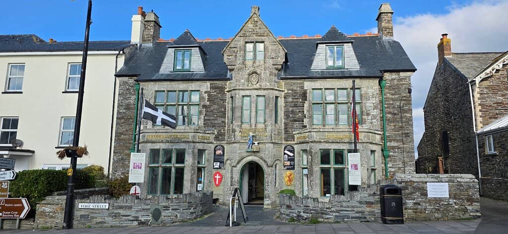 Audio-Visual Narration