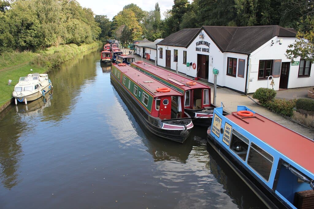Here at Farncombe Boat House we offer a warm welcome and have self drive narrowboats for both Days and Holidays for hire. We pride ourselves on our friendly customer service and our boats and we offer recreations non residential moorings for private boat owners of our lovely island, and you can also visit 'The River Walk Cafe' for delicious coffees and lunches.